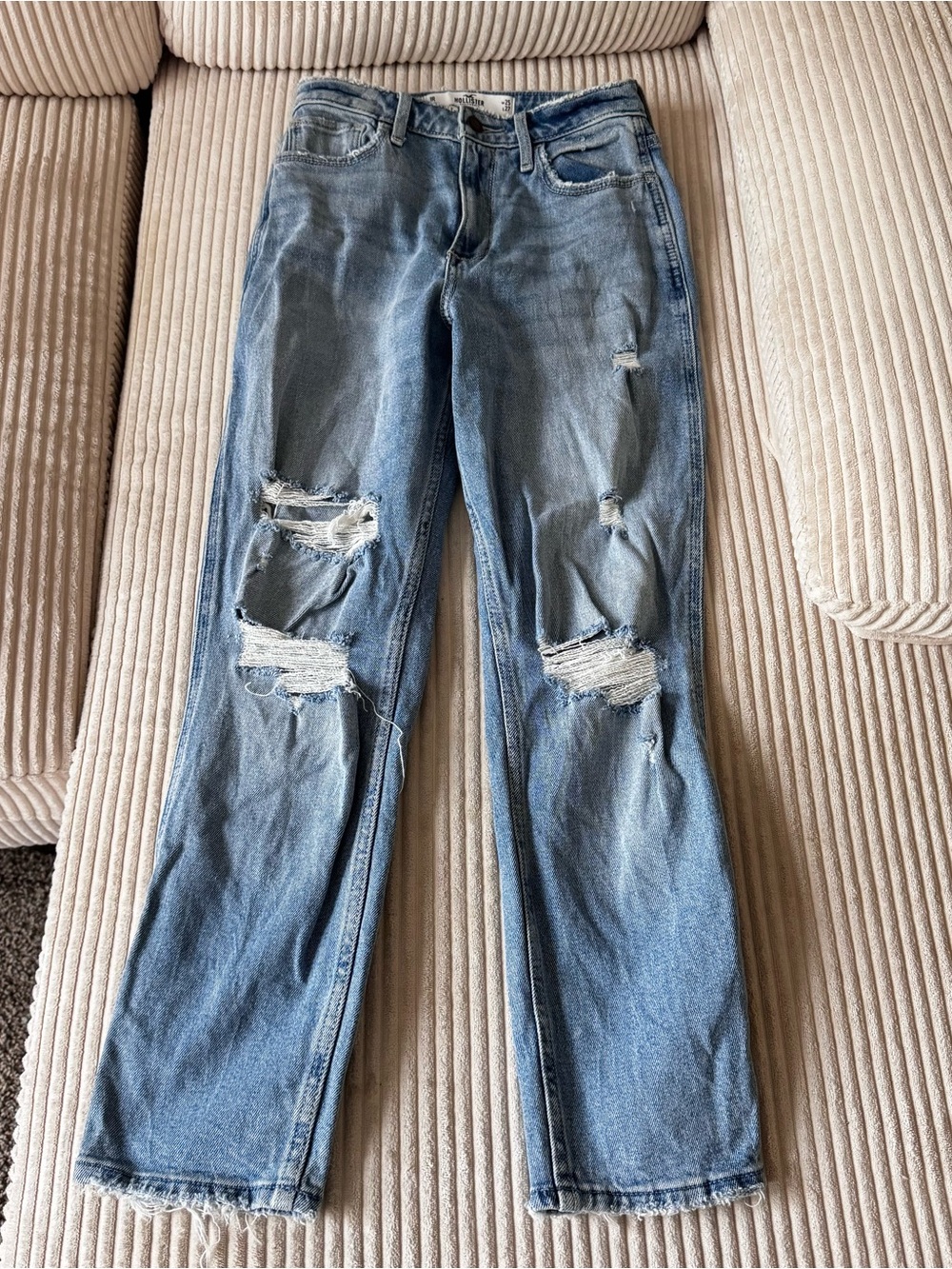 Hollister Curvy High-Rise Mom Jeans W25 L27 Distressed Ripped Light Wash